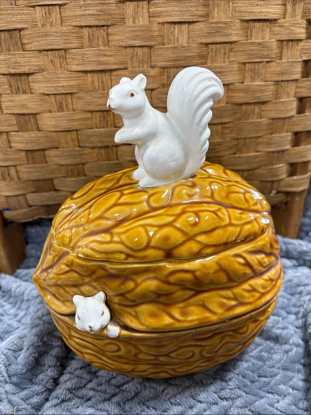 vintage Enesco ceramic walnut and white squirrel lidded jar